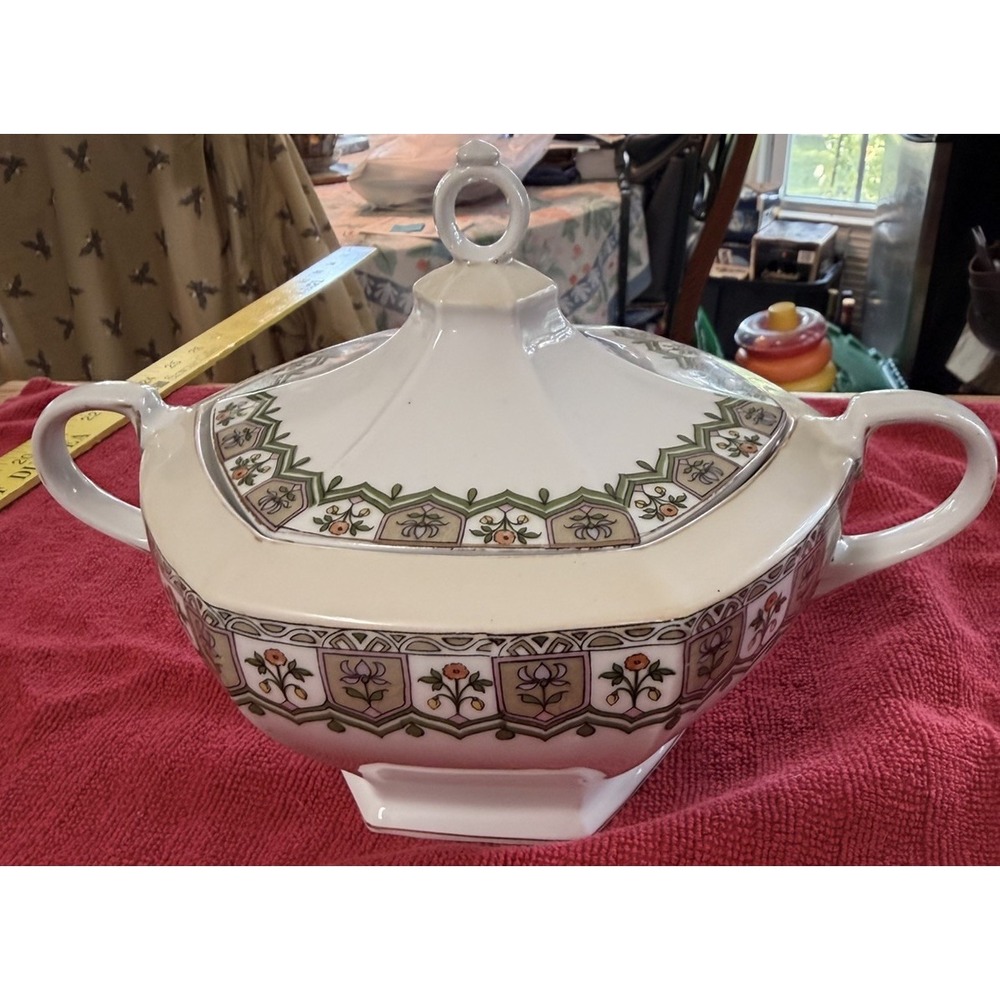 Vintage Meito Japan covered tureen - Lotus / Shield pattern - 1920s.